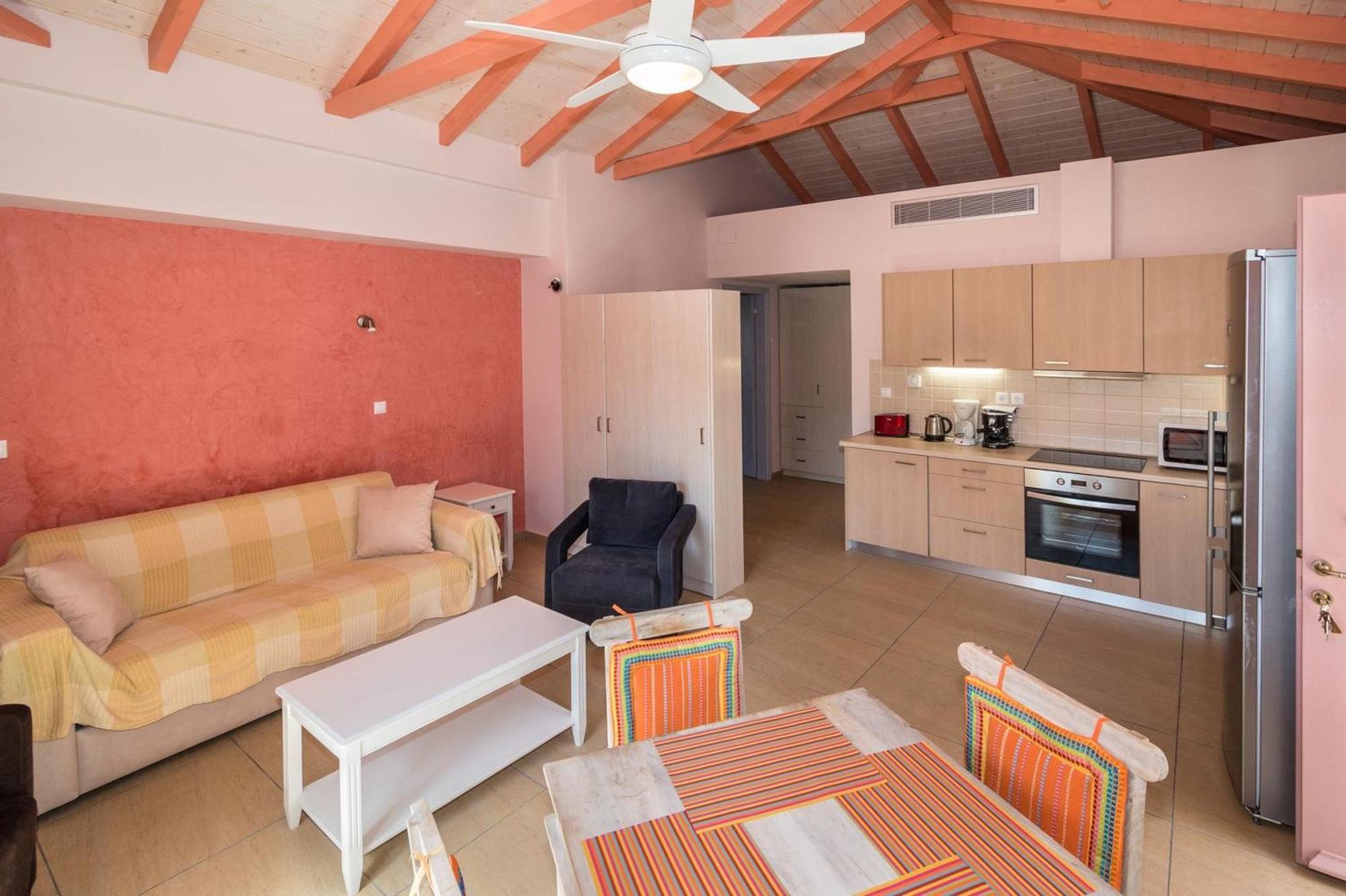 Athena'S Cottage Stoupa Bagian luar foto